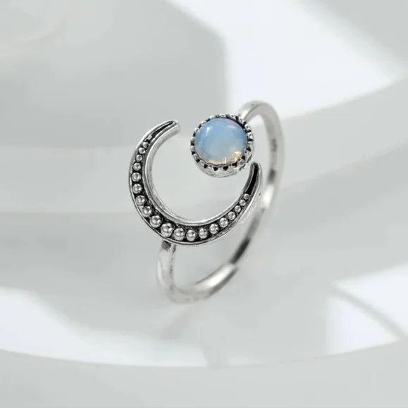 💥RESTOCKED💥Crescent Moonstone 925 Silver Dainty Ring - Picture 6 of 6